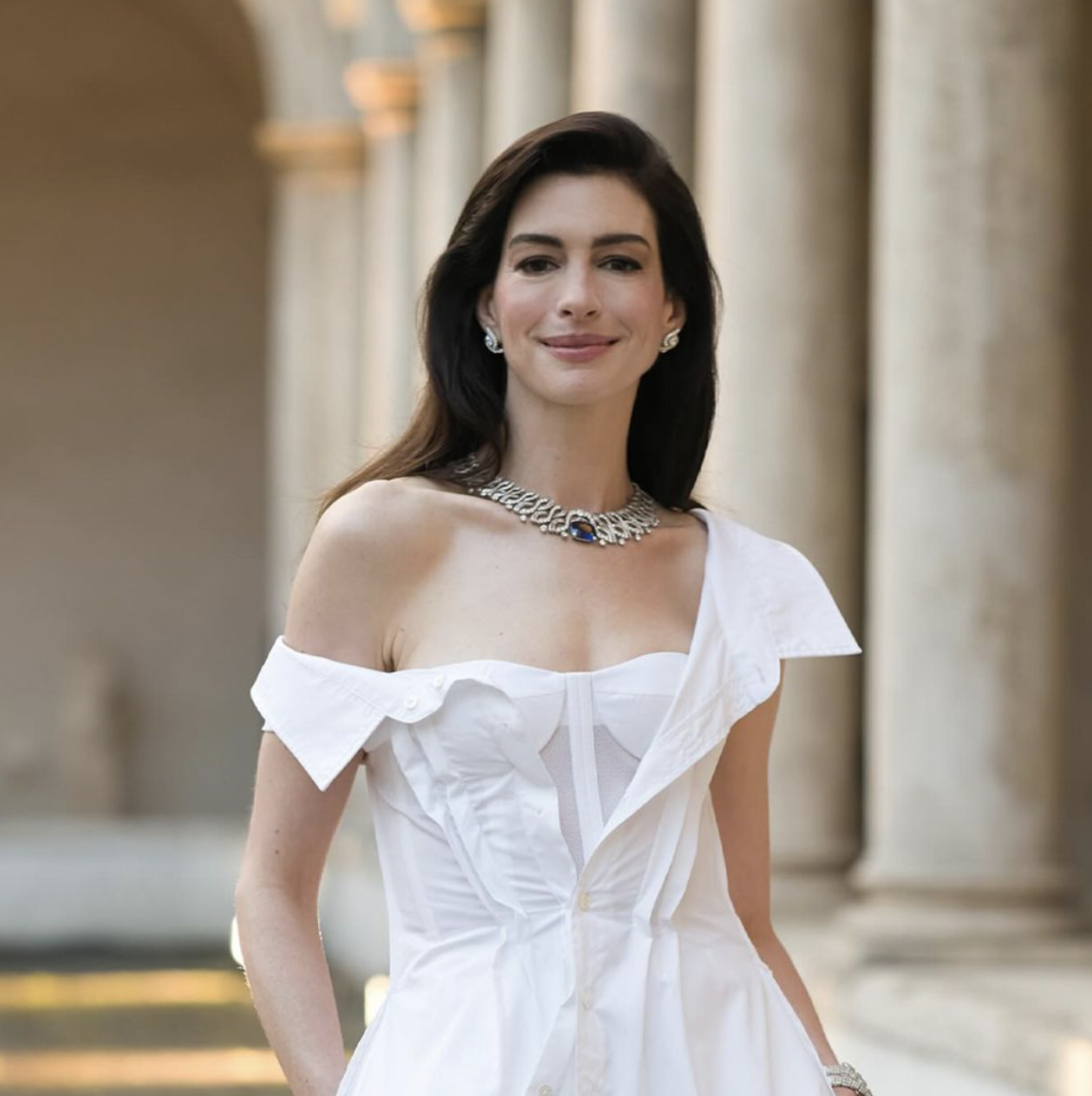 Instagram @ annehathaway,@ bvlgari